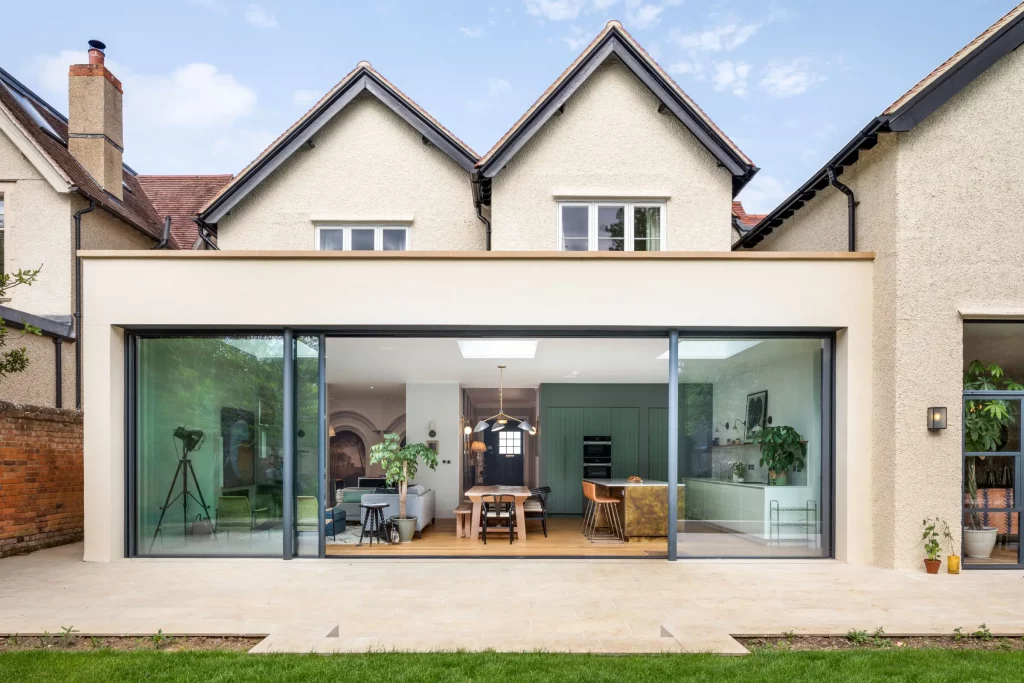 The image is of a beautiful extension of a property in Oxford built by Blenford.