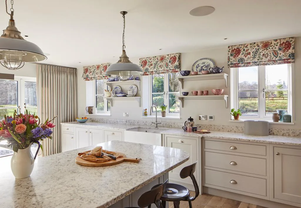 A kitchen that has been renovated by Blenford in Oxford. It is cream in colour and themed to be bright and spacious.